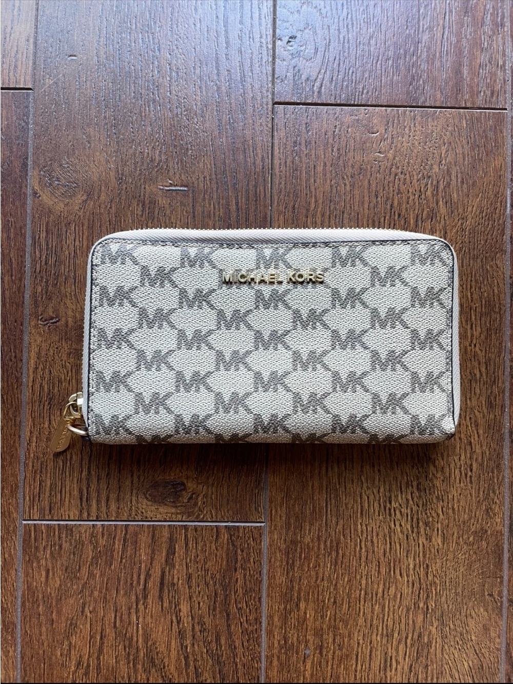 Michael Kors Monogram Full Zip Jet Set Travel Wallet